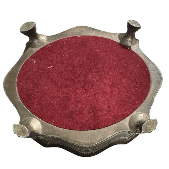 Vintage Lion Crest Jewelry Box w/Lion Claw Feet international Silver Co. - Picture 10 of 12